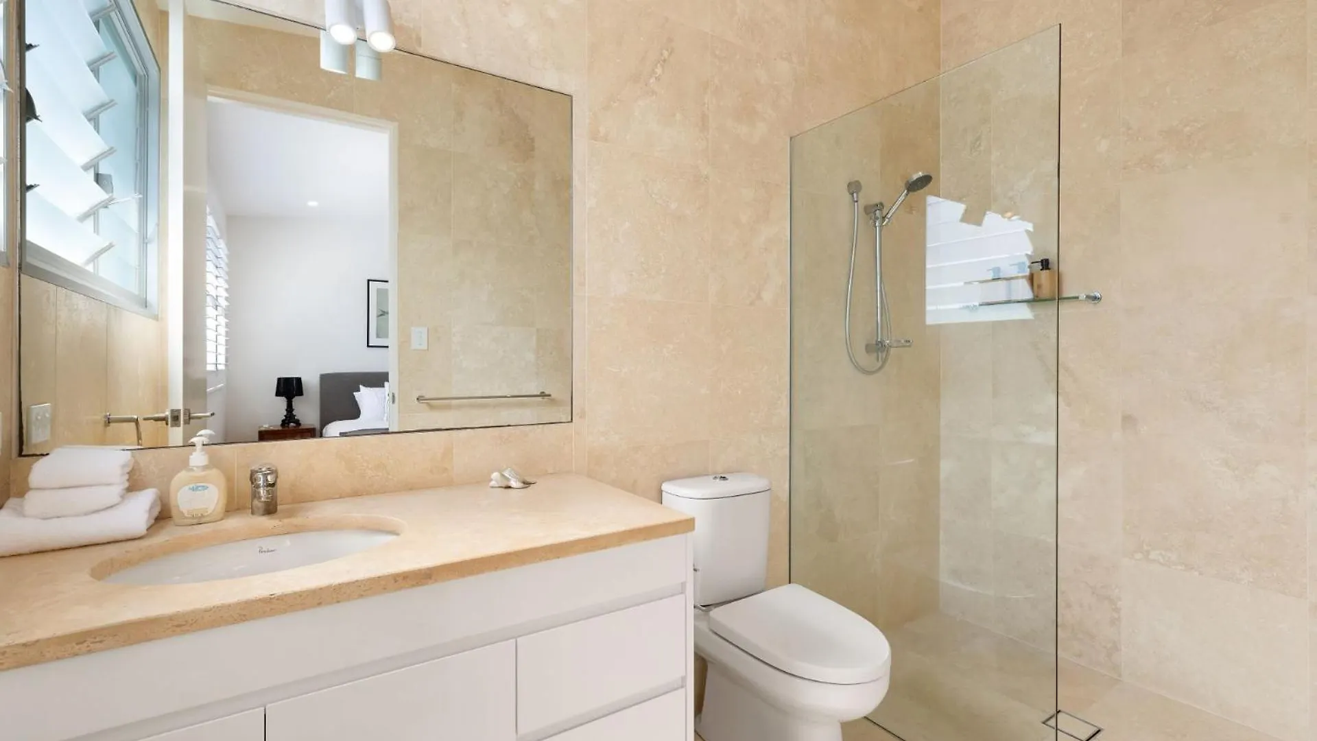 Lane By The Bay - Centrally Located 2 Bed Modern Townhouse Byron Bay Holiday home